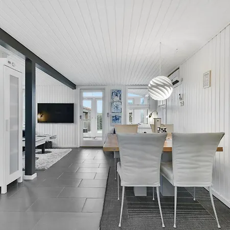 2 Bedroom Gorgeous In 케르테미네
