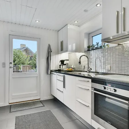 Dom wakacyjny 2 Bedroom Gorgeous In