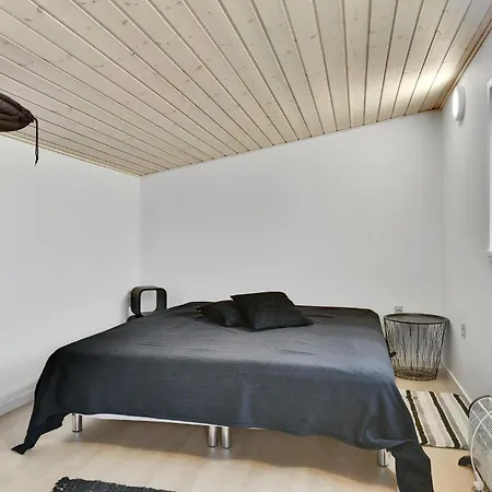 2 Bedroom Gorgeous In 케르테미네