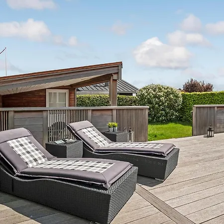 2 Bedroom Gorgeous In Dom wakacyjny